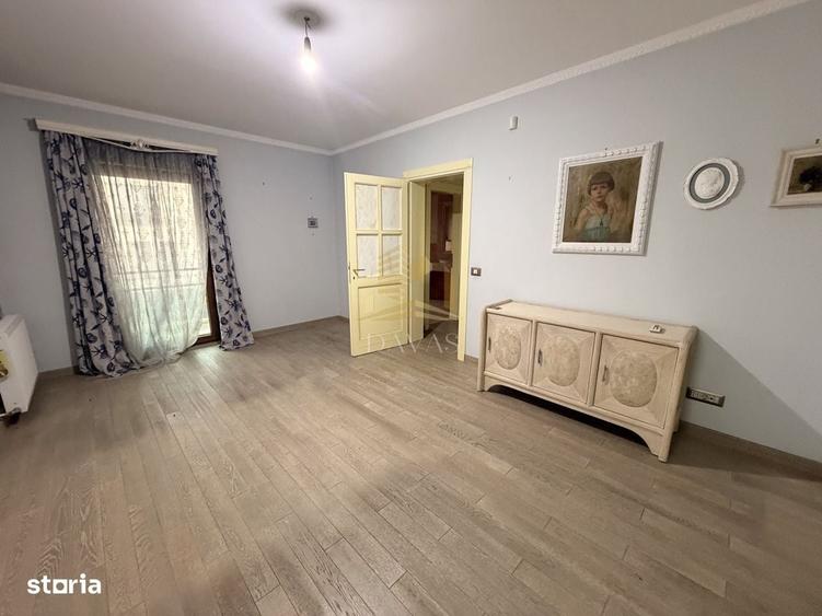 Casă cu 4 camere în Gruia