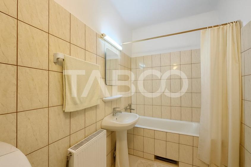 Apartament cu 3 camere nedecomandat, mobilat în Orașul de Jos