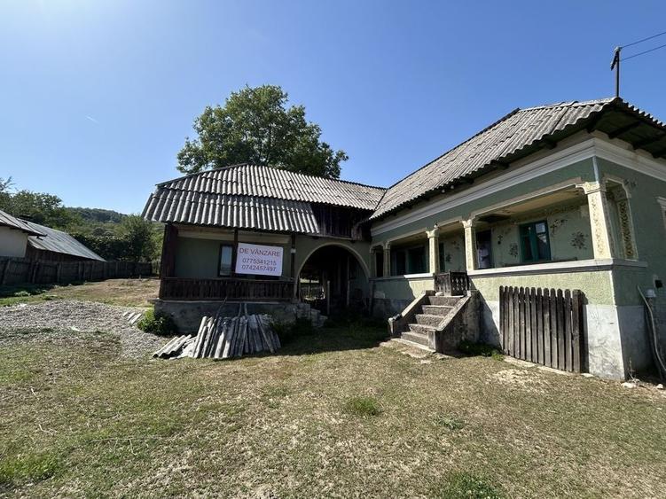 Casă cu 4 camere în Radu Negru
