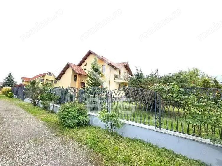 Casă cu 6 camere cu Teren 1200 Mp în Unirea