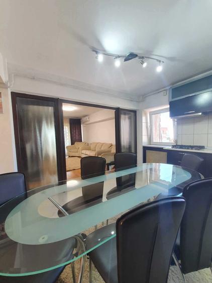 Apartament cu 3 camere decomandat în Exterior Vest