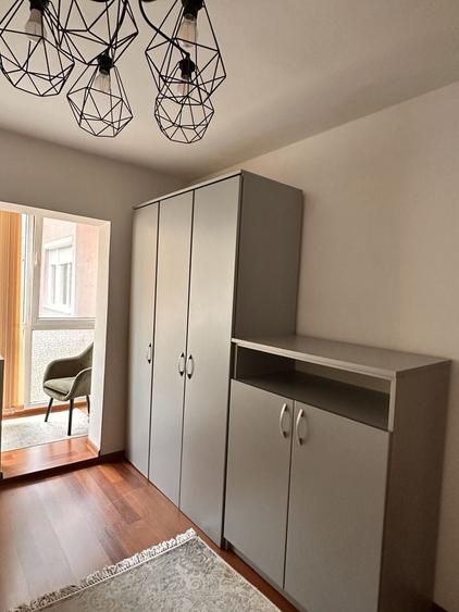 Apartament cu 3 camere decomandat în Medicină