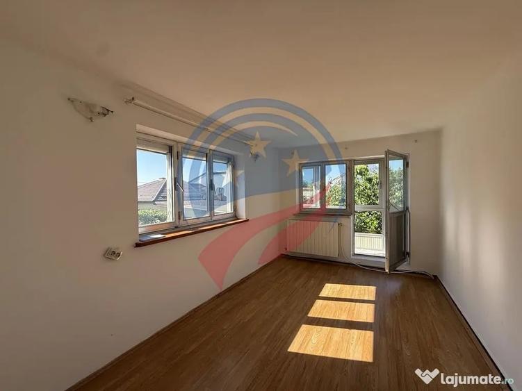Casă cu 7 camere cu Teren 372 Mp în Central