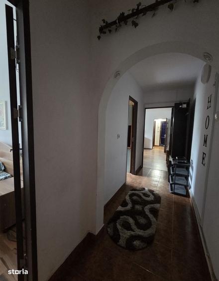 Apartament cu 3 camere semidecomandat în Central