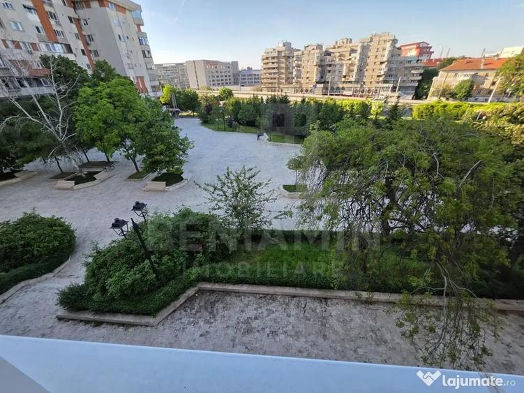 Apartament cu 4 camere semidecomandat în Central