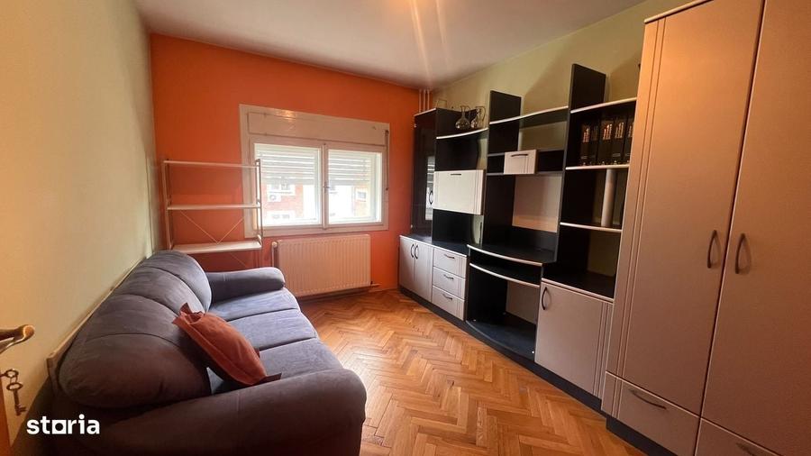 Apartament cu 4 camere decomandat în Central