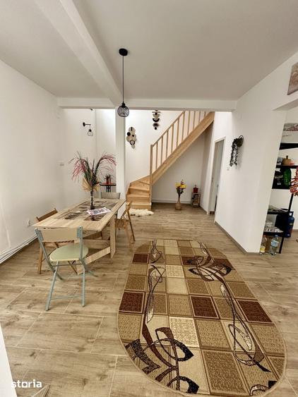 Casă cu 6 camere cu Teren 717 Mp în Holboca