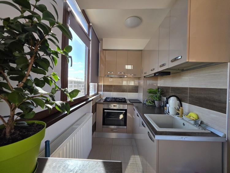 Apartament cu 3 camere decomandat în Roșu