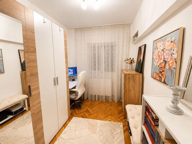 Apartament cu 3 camere decomandat, mobilat în Aradului