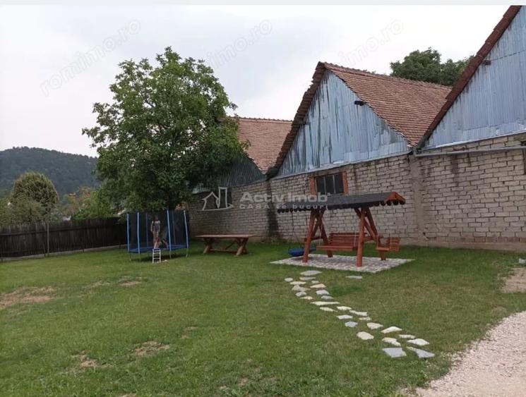 Casă cu 10 camere cu Teren 980 Mp în Central