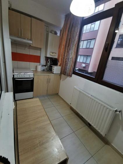 Apartament cu 2 camere semidecomandat în Roșu
