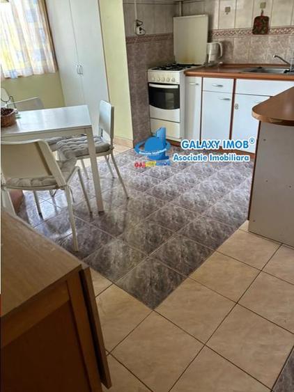 Apartament cu 3 camere semidecomandat, mobilat în Dristor