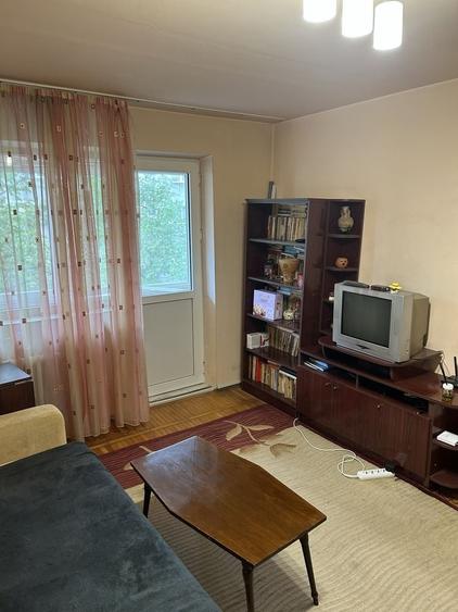 Apartament cu 2 camere semidecomandat în 1 Mai