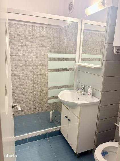 Apartament cu 4 camere decomandat în Titan