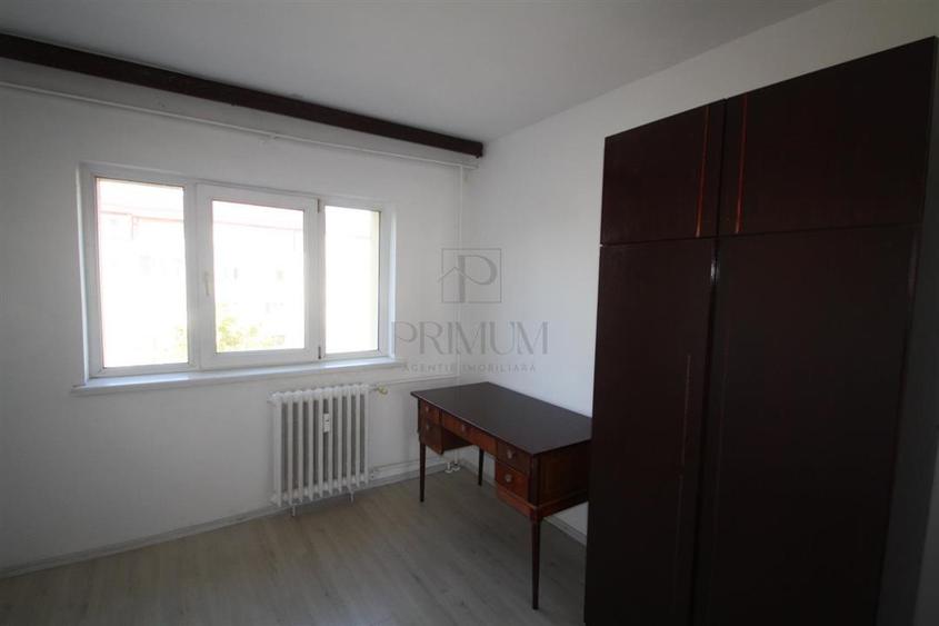Apartament cu 3 camere decomandat, mobilat în Girocului