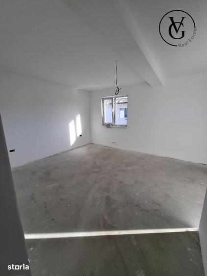 Casă cu 5 camere cu Teren 240 Mp în Valu lui Traian