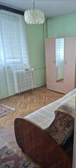 Apartament cu 3 camere semidecomandat în Rogerius