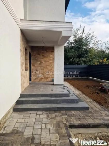 Casă cu 4 camere cu Teren 300 Mp în Sud