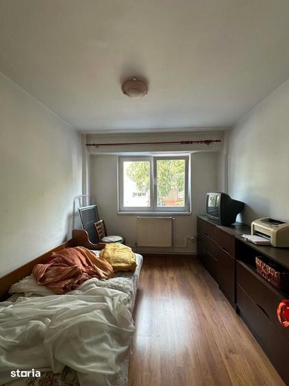 Apartament cu 3 camere semidecomandat în Micro 15