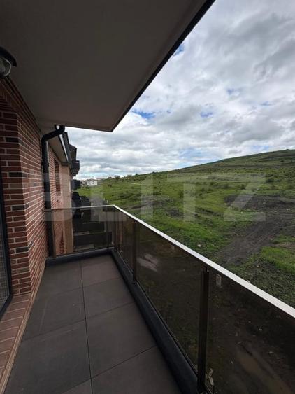 Apartament cu 3 camere semidecomandat, mobilat în Chinteni