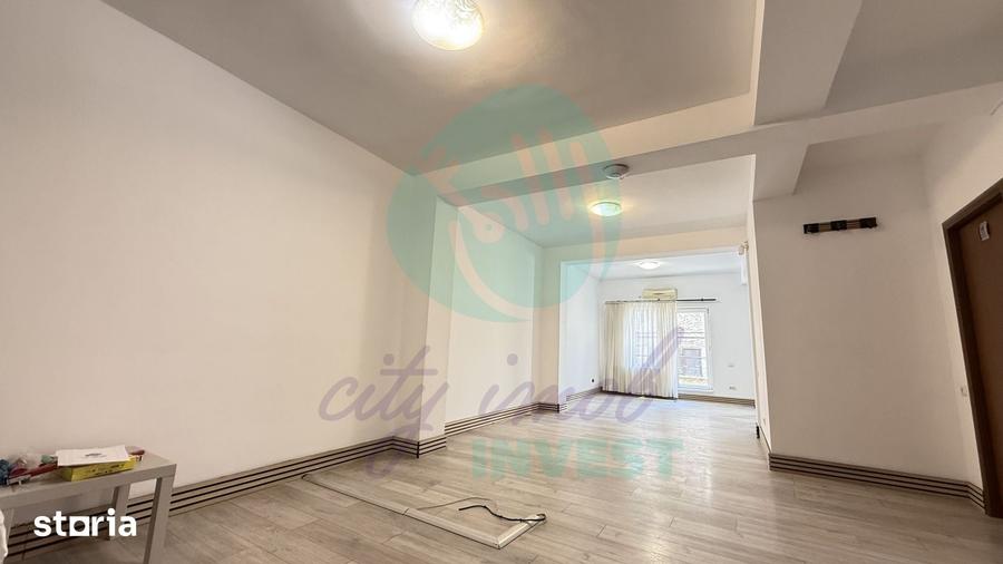 Casă cu 10 camere cu Teren 182 Mp în Cișmigiu