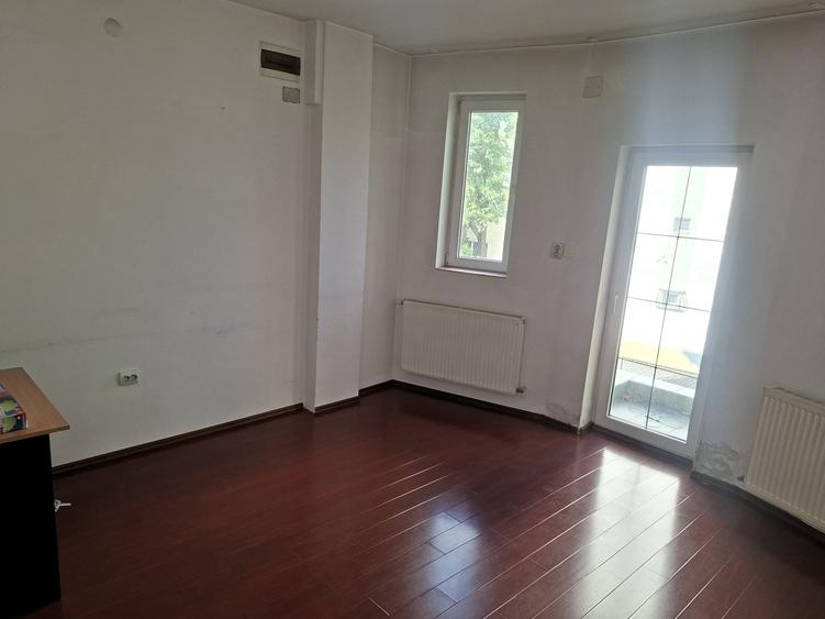 Casă individuală cu 10 camere cu Garaj în Doamna Ghica