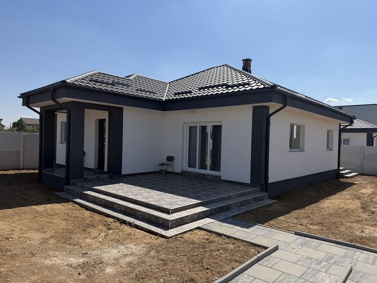 Casă cu 4 camere cu Teren 500 Mp în Central