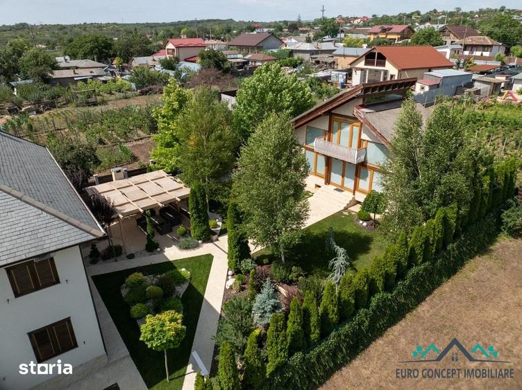 Casă cu 8 camere cu Teren 1000 Mp în Tulucești