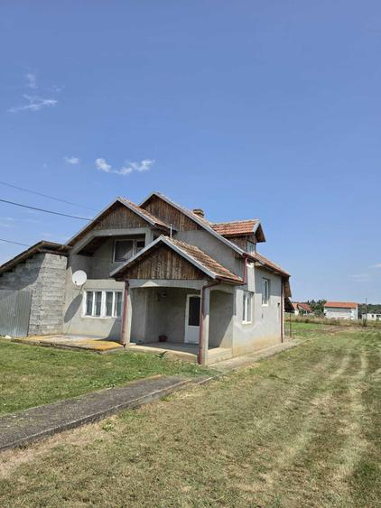Casă cu 4 camere în Central