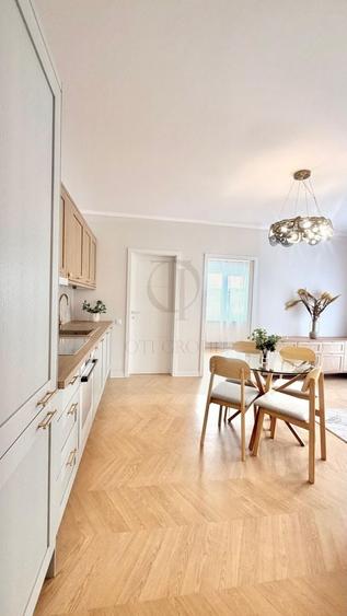 Apartament cu 3 camere semidecomandat în Florești