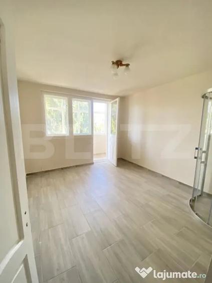 Apartament cu 7 camere decomandat în Central