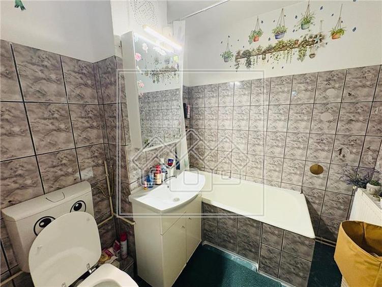 Apartament cu 3 camere decomandat în Calea Poplăcii
