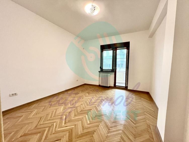 Apartament cu 4 camere decomandat în Cișmigiu