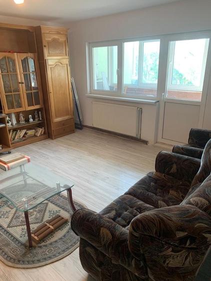 Apartament cu 3 camere decomandat în Găvana