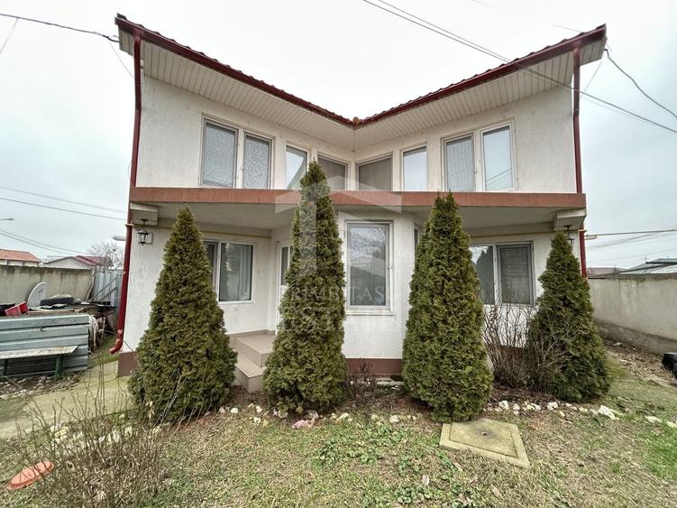 Duplex cu 6 camere cu Canalizare în Central
