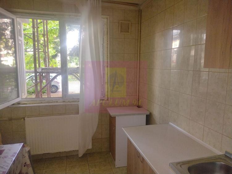 Apartament cu 2 camere semidecomandat, mobilat în Basarabia — fotografia 2