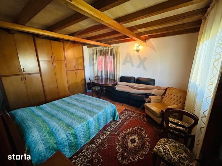 Casă cu 6 camere cu Teren 1624 Mp în Pielești
