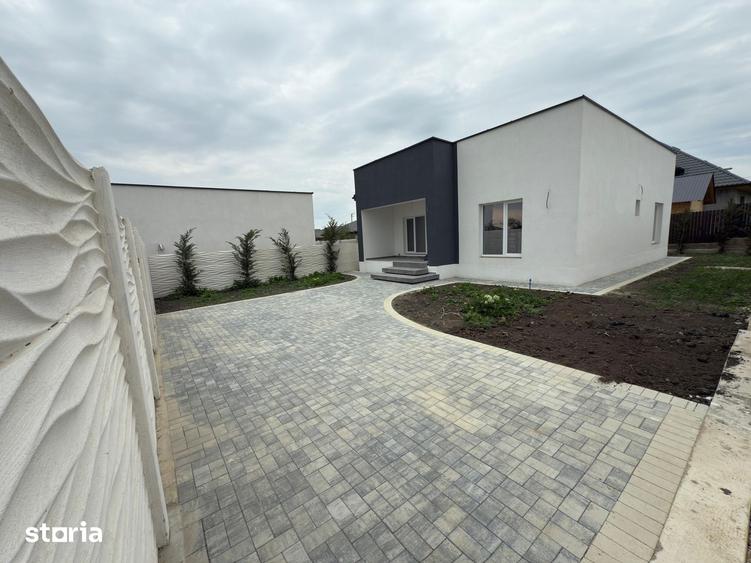 Casă cu 3 camere cu Teren 300 Mp în Vadu Pașii