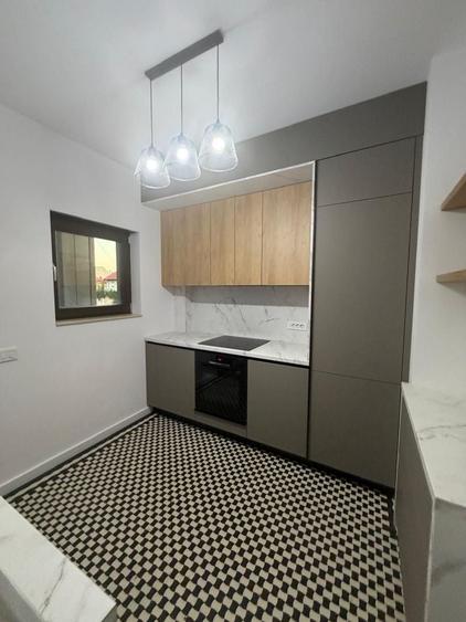 Apartament cu 3 camere decomandat în Lahovari