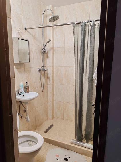 Apartament cu 3 camere semidecomandat, mobilat în Cantemir