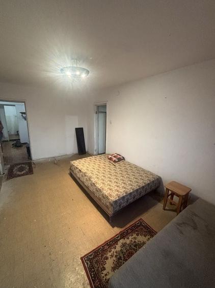 Apartament cu 4 camere decomandat în Rahova
