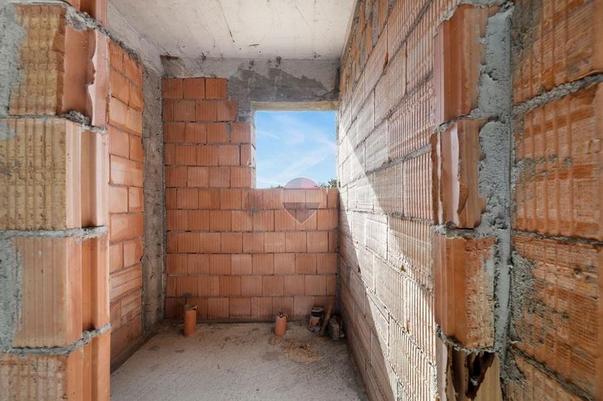 Casă individuală cu 5 camere cu Teren 1468 Mp în Semlac