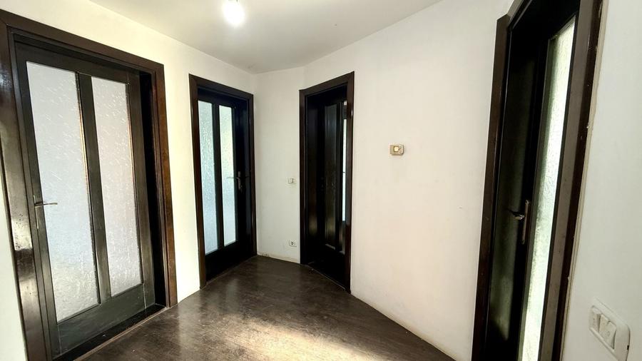 Duplex cu 5 camere cu Canalizare în Exterior Sud