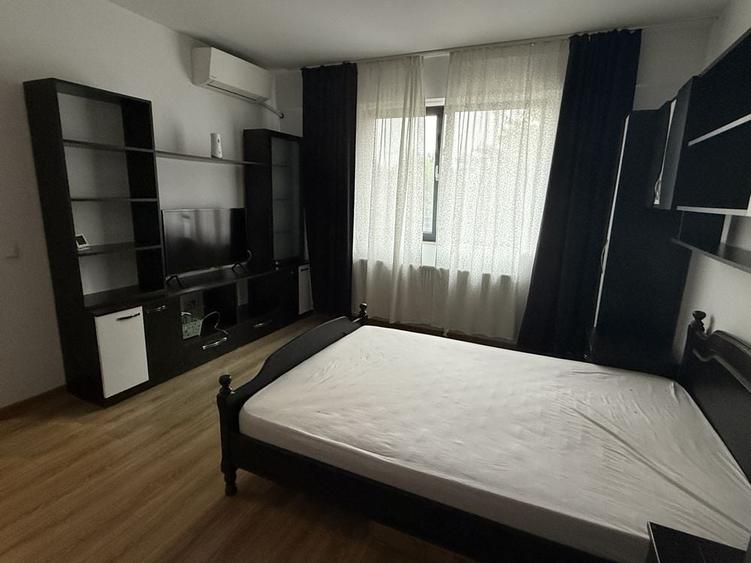 Garsonieră decomandată în Valea Adâncă