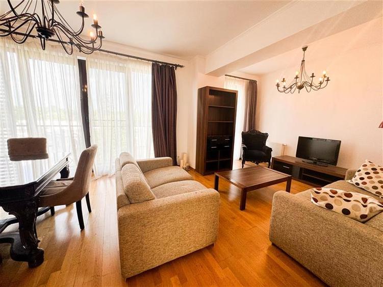 Apartament cu 3 camere decomandat, mobilat în Central