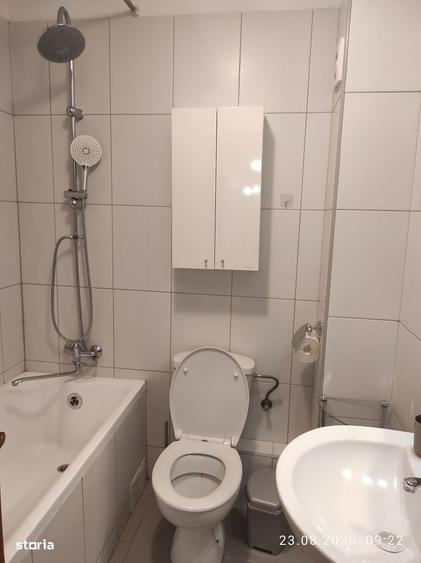 Apartament cu 3 camere în Văcăresti