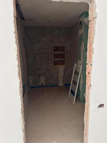 Apartament cu 3 camere decomandat în Florești