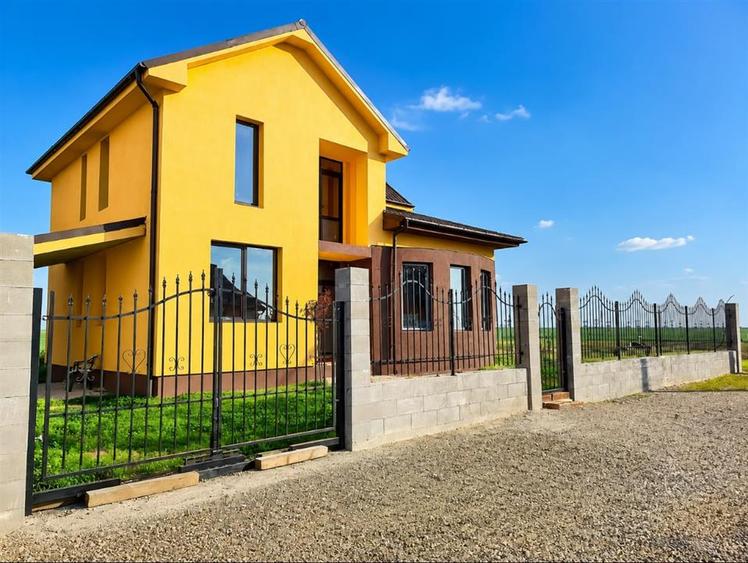 Casă individuală cu 6 camere cu Canalizare în Calea Aradului