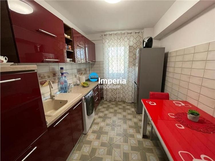 Apartament cu 3 camere decomandat, mobilat în Rediu