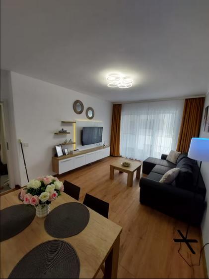 Apartament cu 2 camere semidecomandat, mobilat în Tractorul